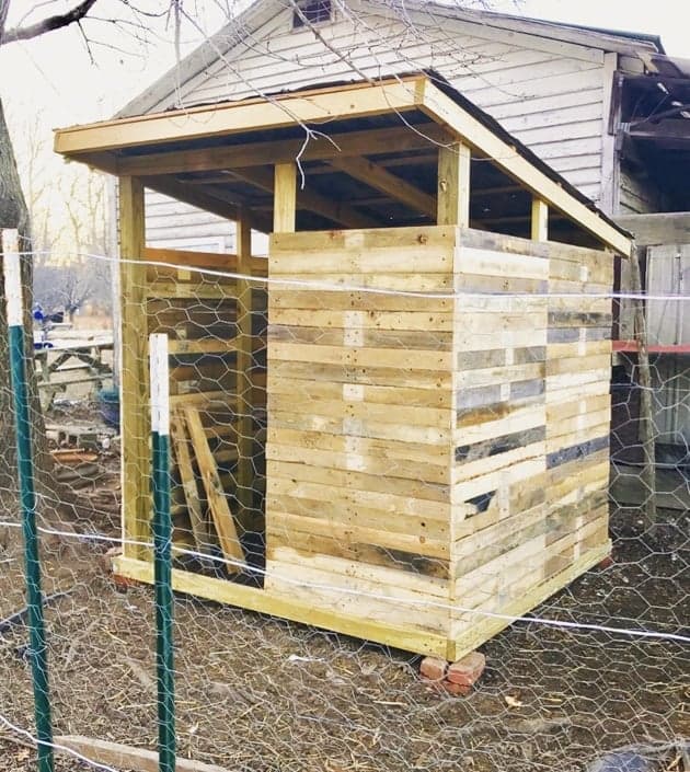 29 Free Pallet Chicken Coop Plans You Can Build In a Weekend